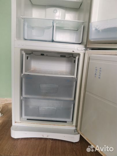 Холодильник двухкамерный indesit