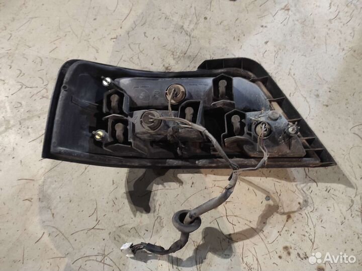 Фонарь задний правый Toyota Vista CV40