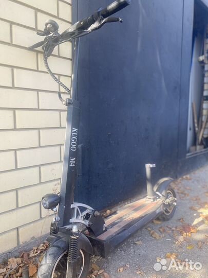 Продаю электро самокат Kugoo m4