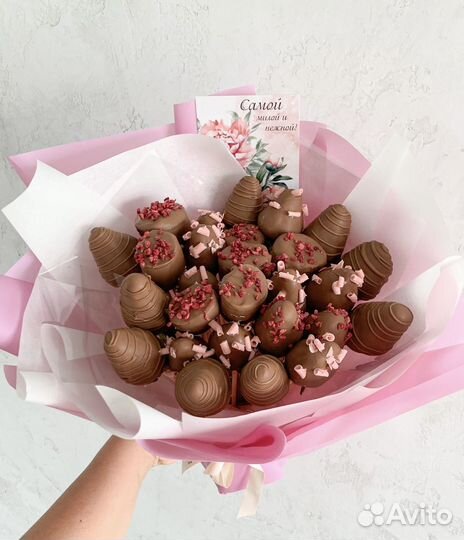 Клубника в шоколаде в букетах, коробках