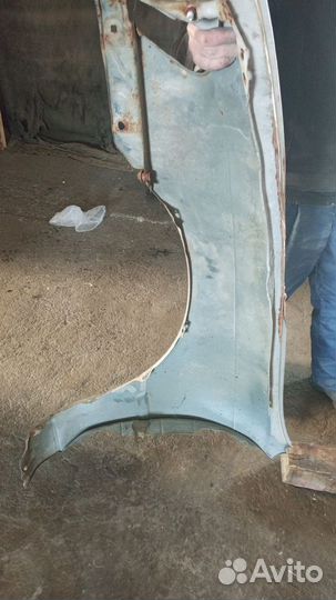 Крыло переднее левое на toyota corolla e100