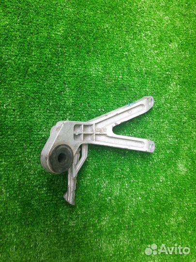 Кронштейн подножки пассажира правый Hyosung GT650