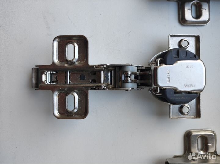 Петли мебельные с доводчиком blum