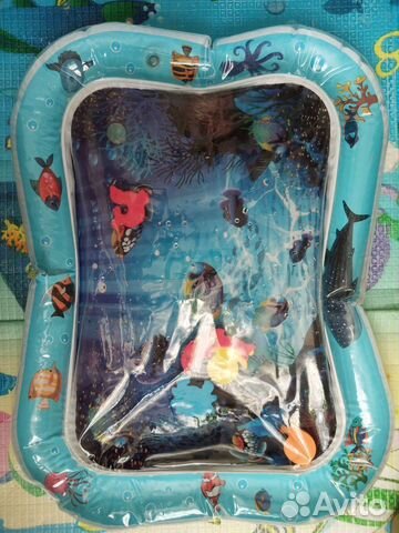 Коврик водный с плавающими рыбками