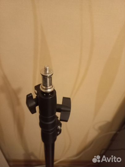 LED лампа со штативом и пультом