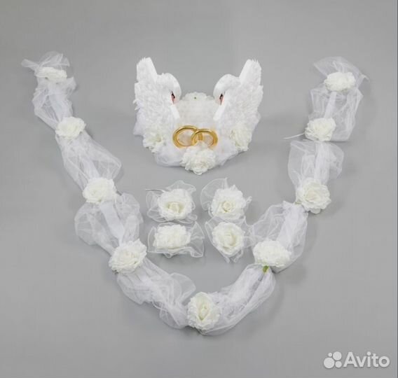 Свадебное украшение на машину