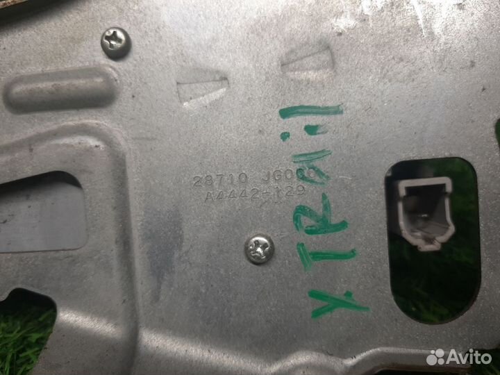 Моторчик стеклоочистителя на Nissan X-Trail