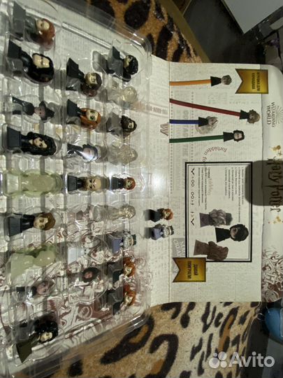 Фигурки Гарри Потера в коробке