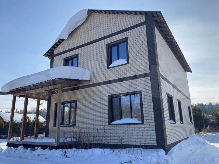 Коттедж 203 м² на участке 12 сот.