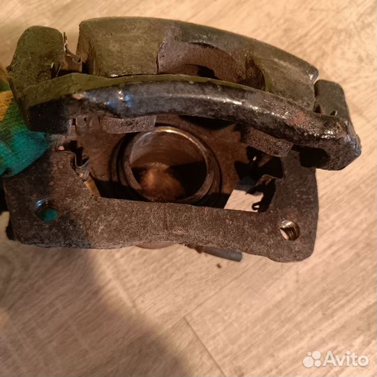 Суппорт передний левый Geely MK 1