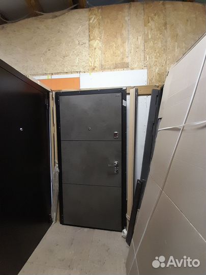 Входные металлические двери новые