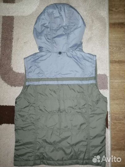 Жилет, Джинсы, футболка, шорты новые 134-140р-р