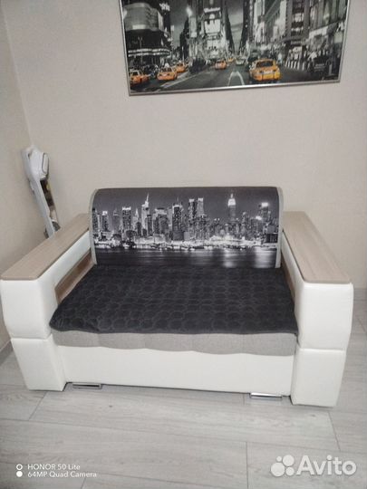 Кожаный диван