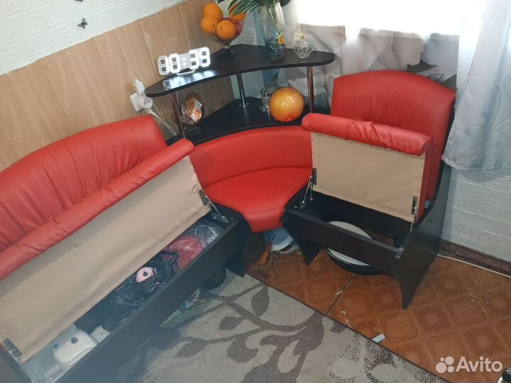 Кухонный мягкий уголок