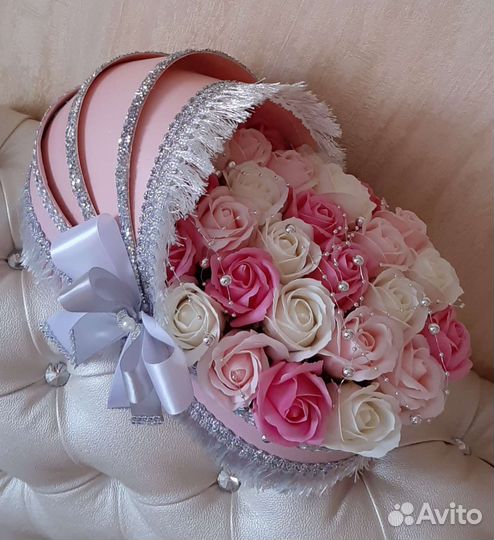 Коляска с цветами