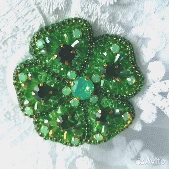 Брошь из бисера