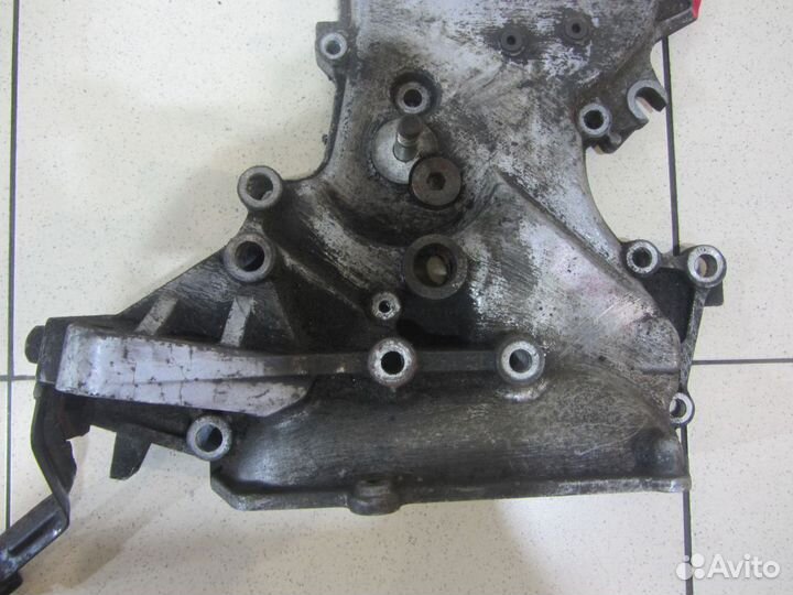 Крышка двигателя передняя