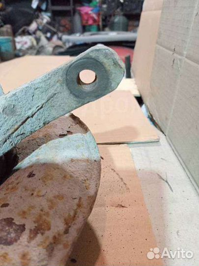 Поворотный кулак правый Mitsubishi Lancer 9 2006