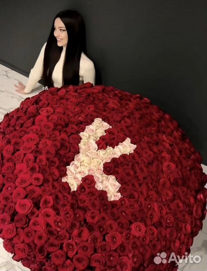 Огромная корзина из роз