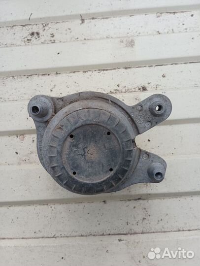 Опора двигателя правая Mercedes-Benz C 205 W205