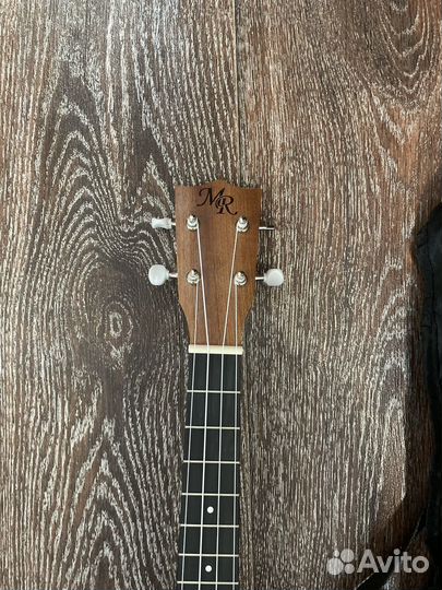 Укулеле тенор