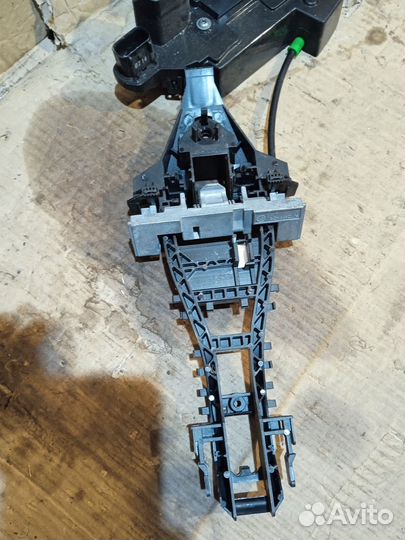 Замок двери задний правый Land Rover Range Rover E