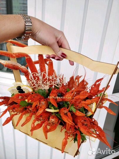Корзина из раков и краба