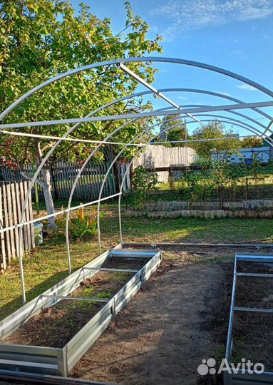 Готовые металлические грядки в теплицу