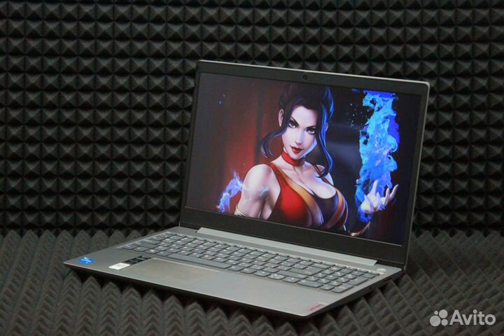 Свежий ноутбук Lenovo с сенсорным экраном