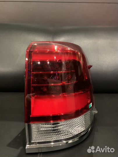 Задний фонарь toyota land cruiser 200