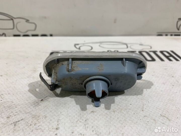 Повторитель поворота в крыло Volkswagen Polo sedan