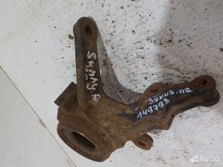 Кулак поворотный передний правый Nissan Sunny