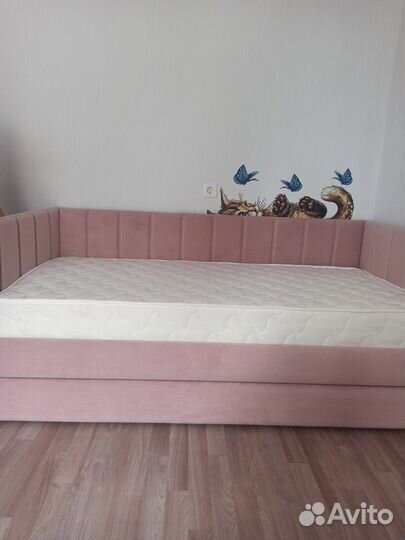 Подростковая кровать в обивке