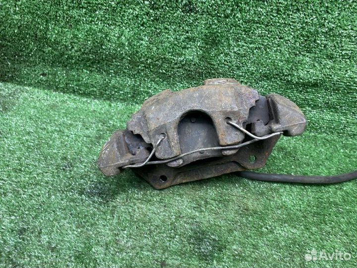 Тормозной суппорт передний левый Mercedes-Benz E