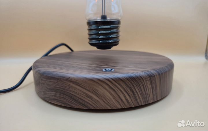 Ливитирующая лампа настольная