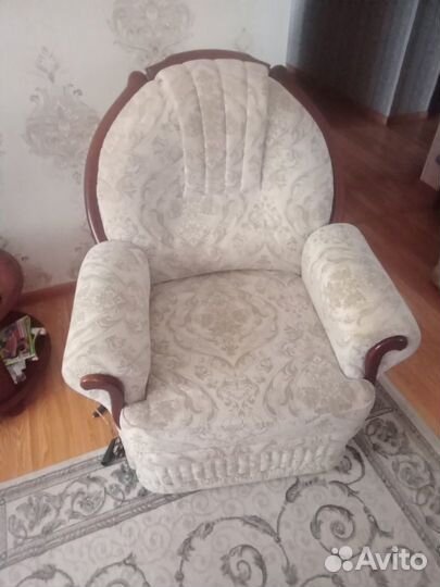 Мягкая мебель: диван и 2 кресла бу