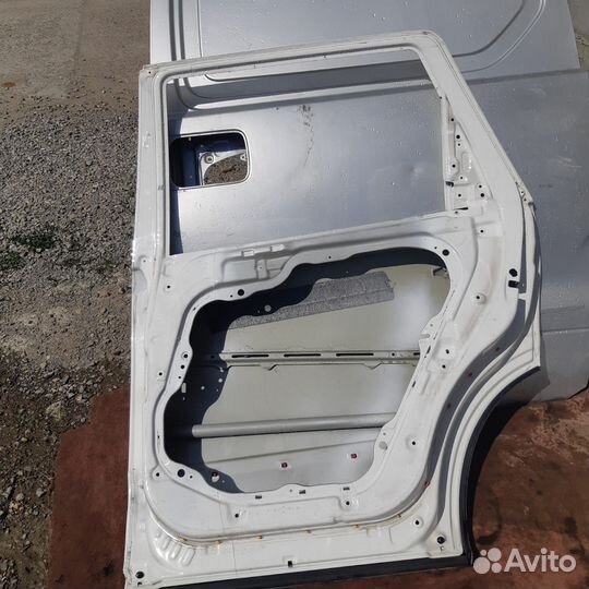 Дверь левая задняя Kia Mohave 770032J010