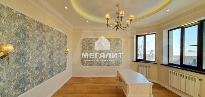 Дом 398 м² на участке 6,5 сот.