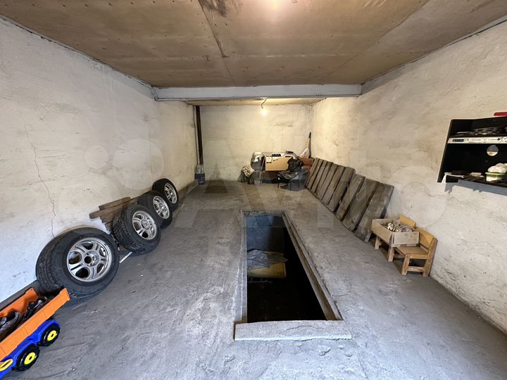 Гараж, > 30 м²