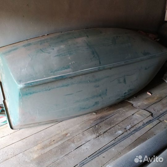 Весельная лодка Дельфин