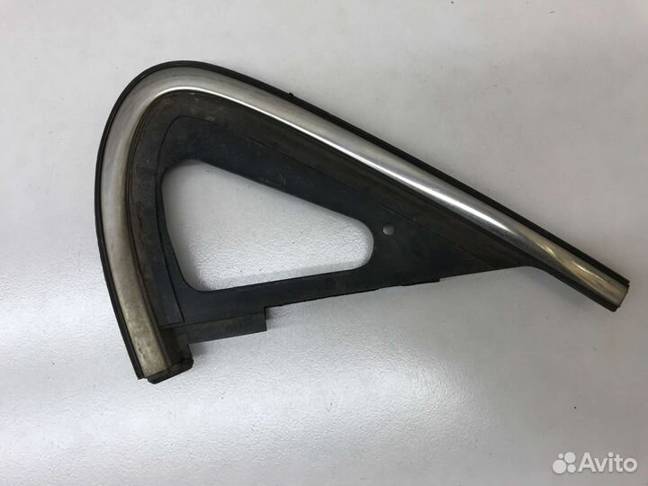 Уголок зеркала левый Nissan Maxima A33 2000 г.в