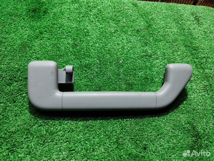 Ручка потолка передняя правая Volkswagen Touareg 7