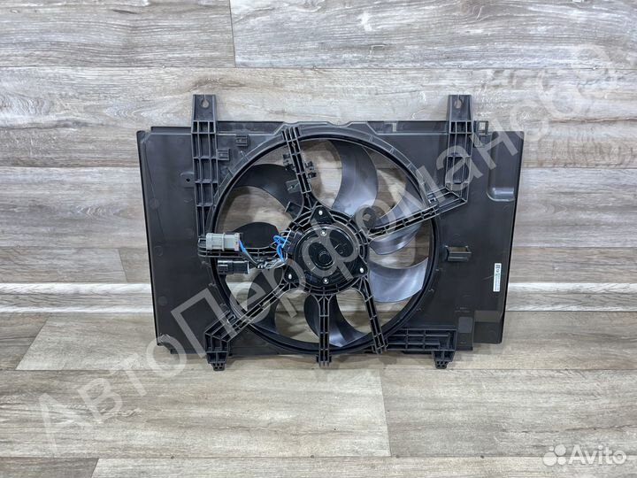 Диффузор радиатора двигателя Nissan Juke