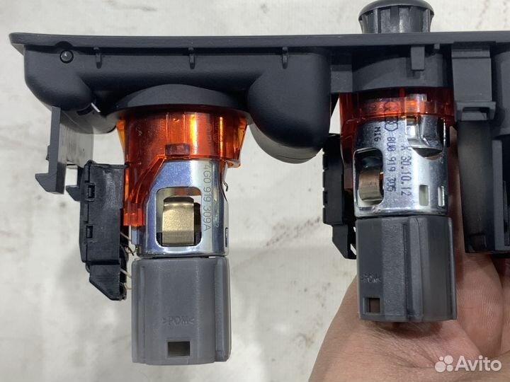 Накладка центральной консоли Audi Q3 8U