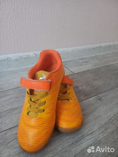 Футбольные кроссовки