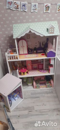Большой кукольный домик деревянный с мебелью