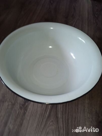 Эмалированные и алюминиевые тазы,бидон СССР