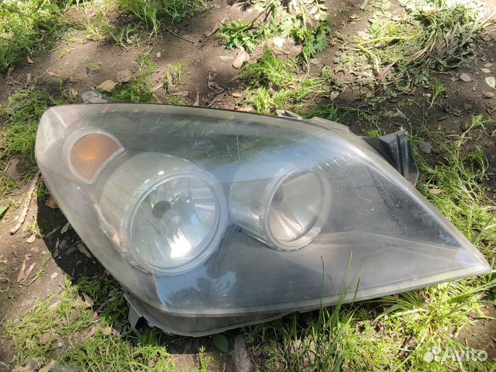 Передняя правая фара Opel Astra H 24451033