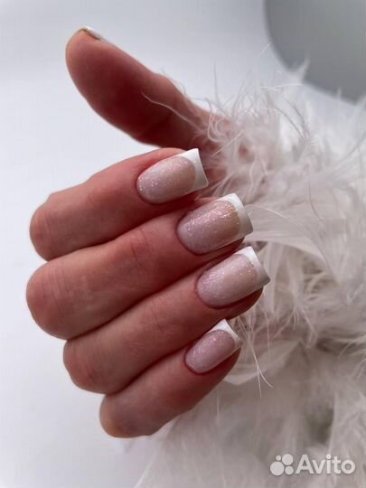 Модель на маникюр