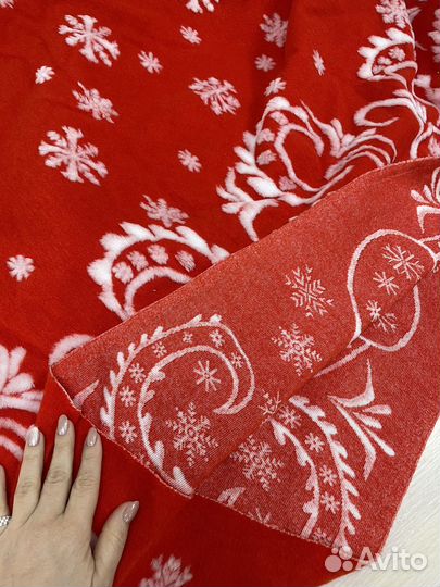 Два новогодних отреза ткани, искусственный мех